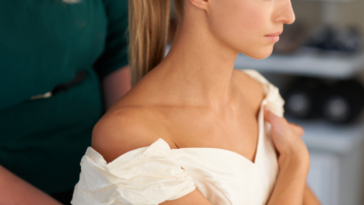 maid of honor helps a bride get ready